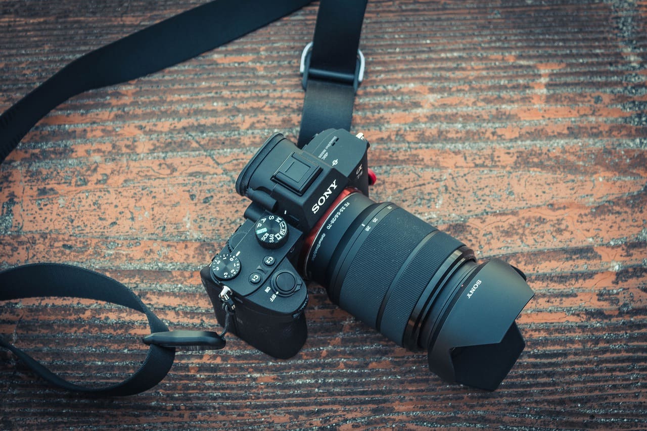 camera-7_1280 研究室のかっこいいホームページ制作、研究室のおしゃれなホームページ制作。ご紹介動画制作(シネマトグラフィ)を尺、ご予算に合わせて対応いたします。学会・大学(学部・学科・研究室)・大学病院・研究機関様、教育分野のホームページのリニューアル制作会社